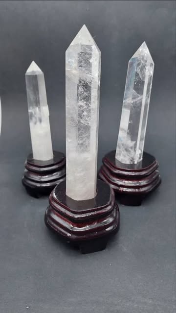 منشور کوارتز پایه دار